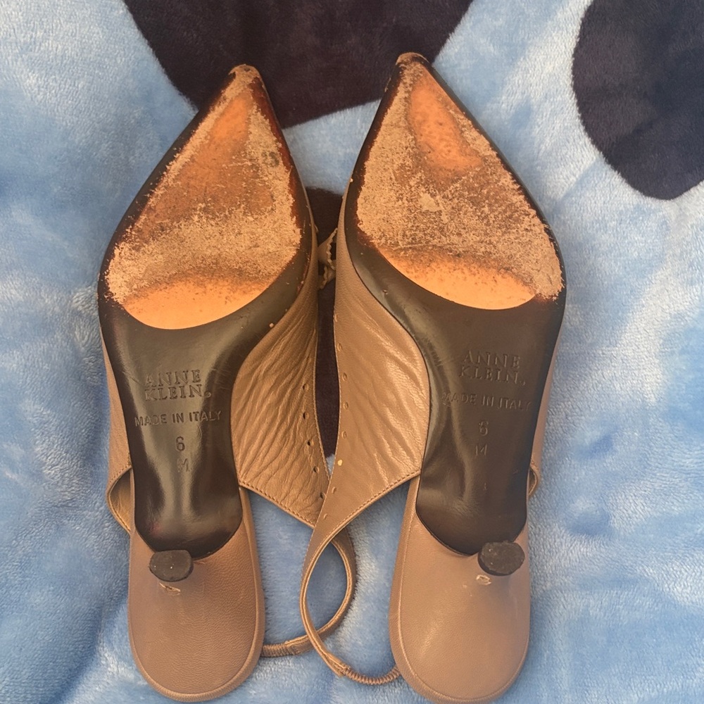 Anne Klein Tan Slingback Heels with Bow - Picture 2 of 4